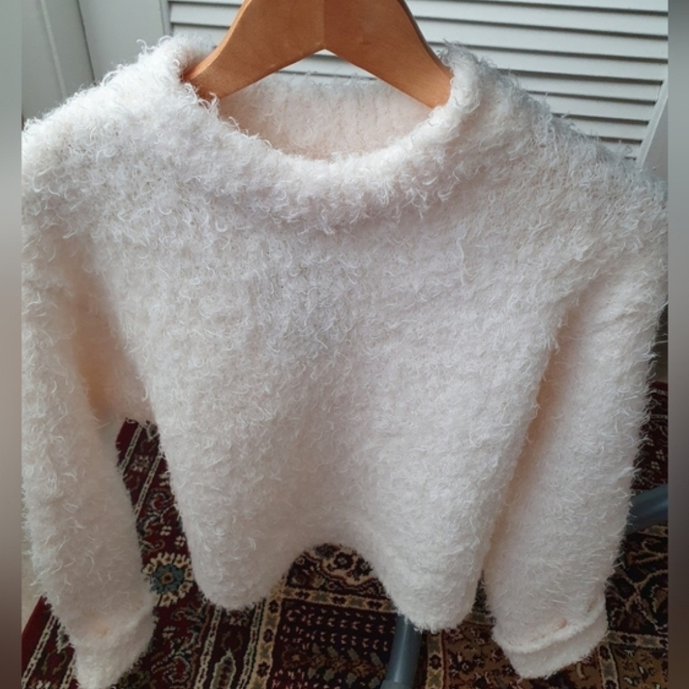 NWT H&M Off White Fluffy Cropped Sweater XS - Picture 3 of 8